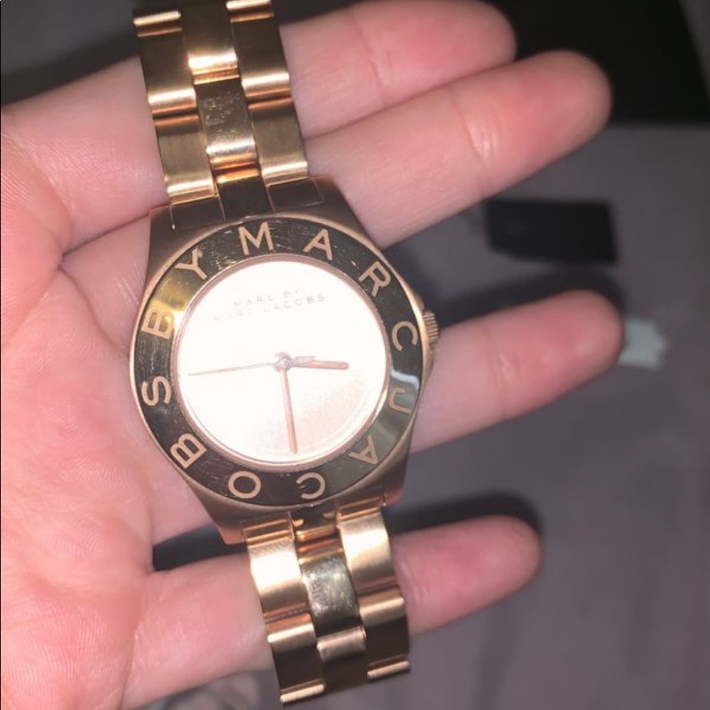 marc jacobs rose gold watch
